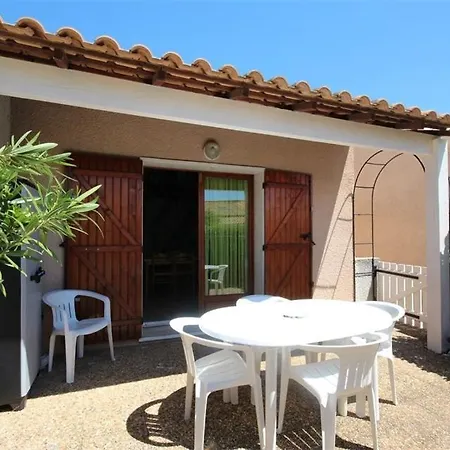 Villa Belle: Secure Seaside Retreat With Pool *