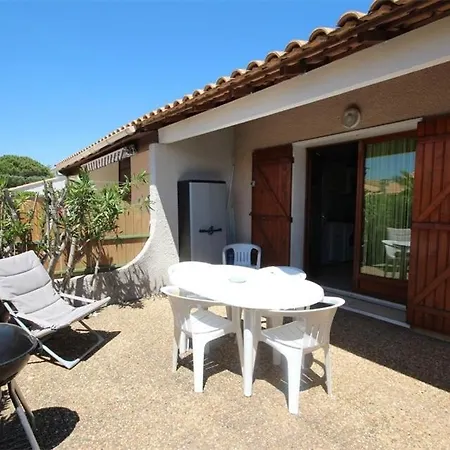 Villa Belle: Secure Seaside Retreat With Pool *